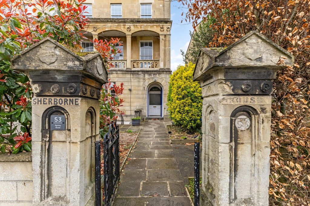 Property photo 1 of 17 Entrance