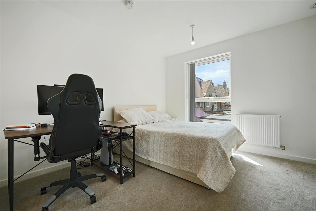 Property photo 3 of 8 Ccrr - Flat 5 Garraway Apartments Bedroom 3 (1).Jp