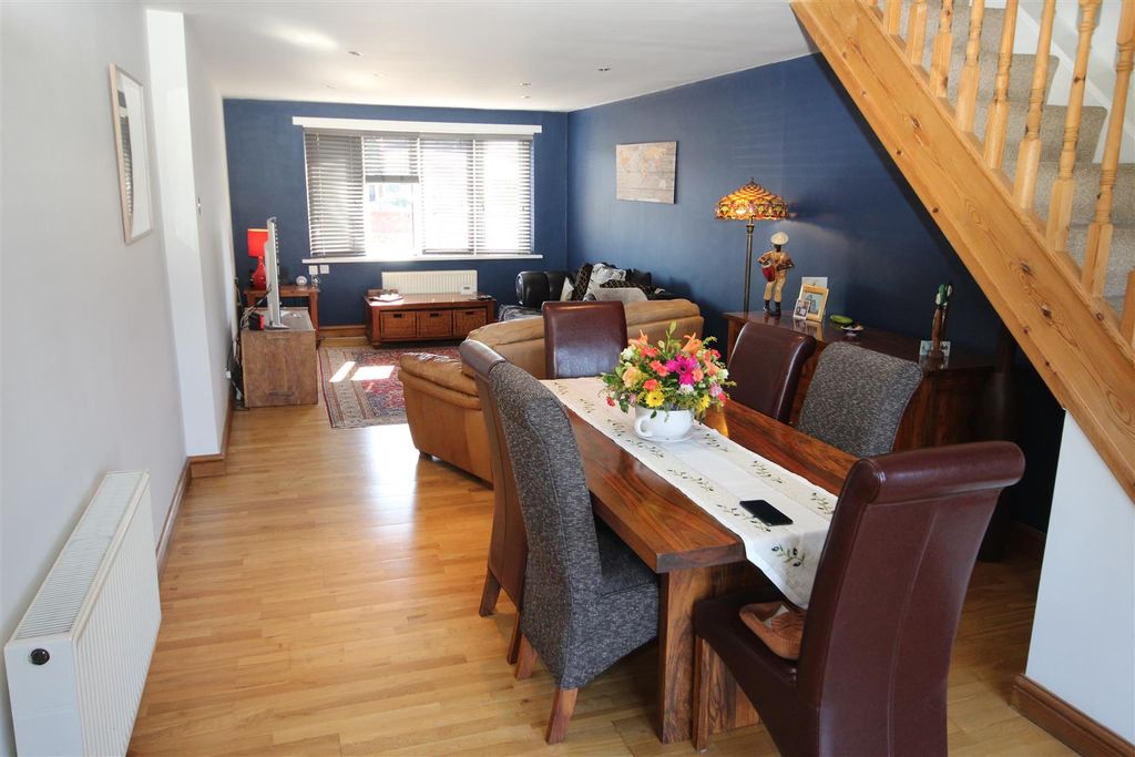 Property photo 1 of 23 Lounge