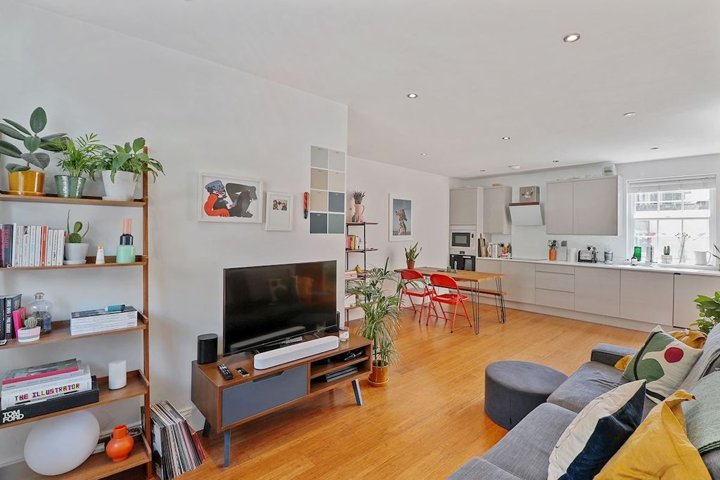 Property photo 3 of 11