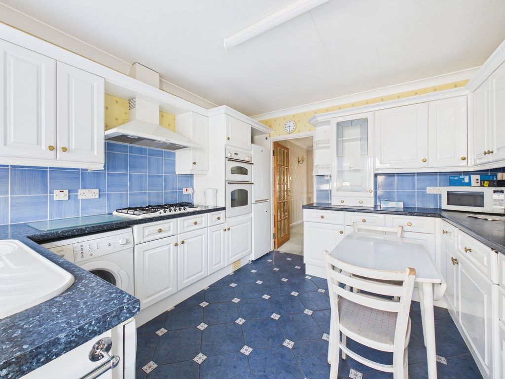 Property photo 2 of 25
