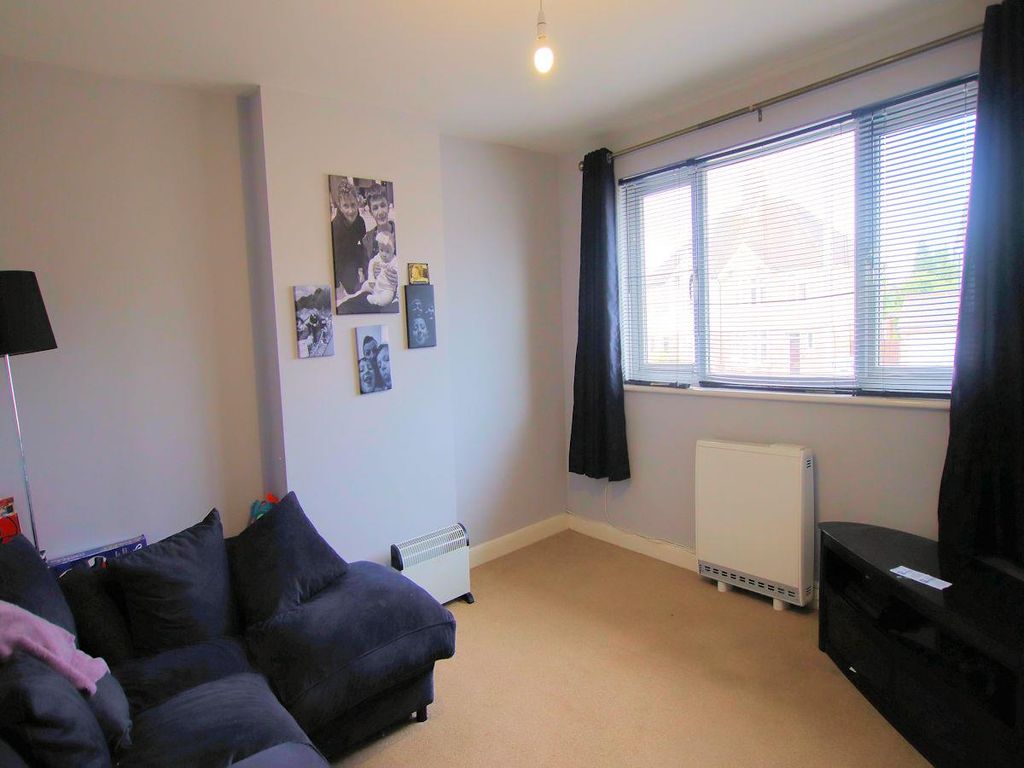 Property photo 2 of 6 Lounge.Jpg