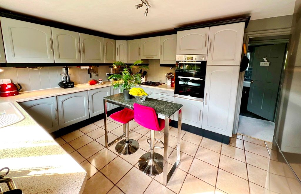 Property photo 2 of 18 Kitchen
