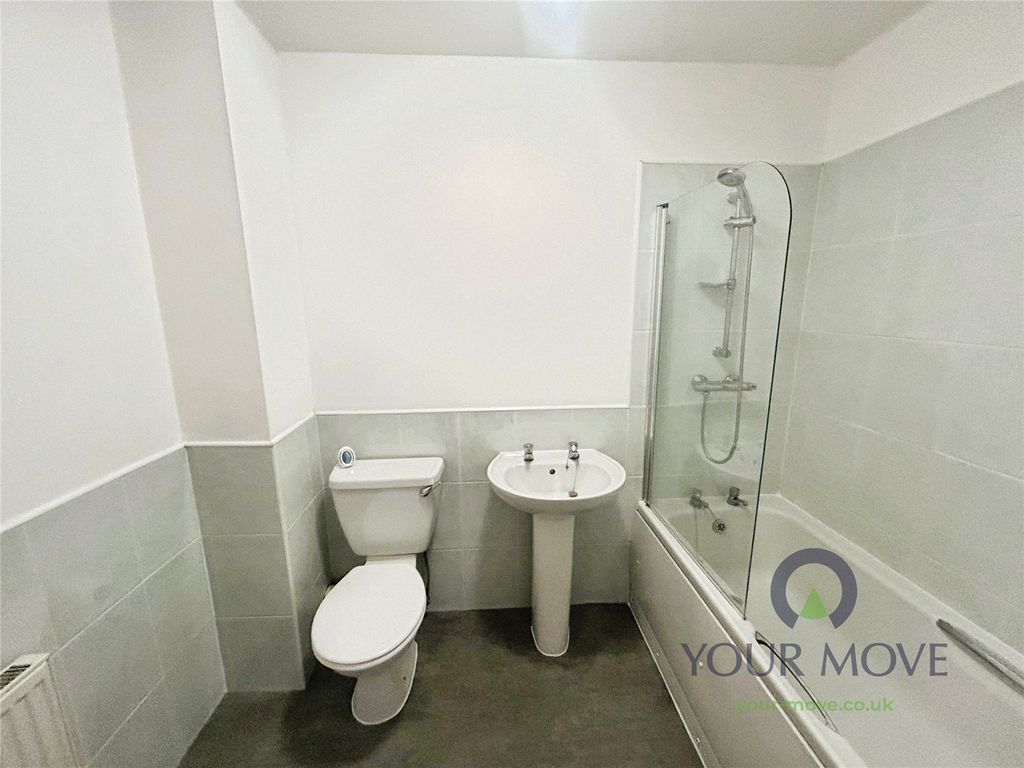 Property photo 2 of 8 Bathroom