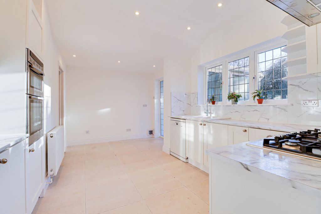 Property photo 3 of 19 Img1957Img1959