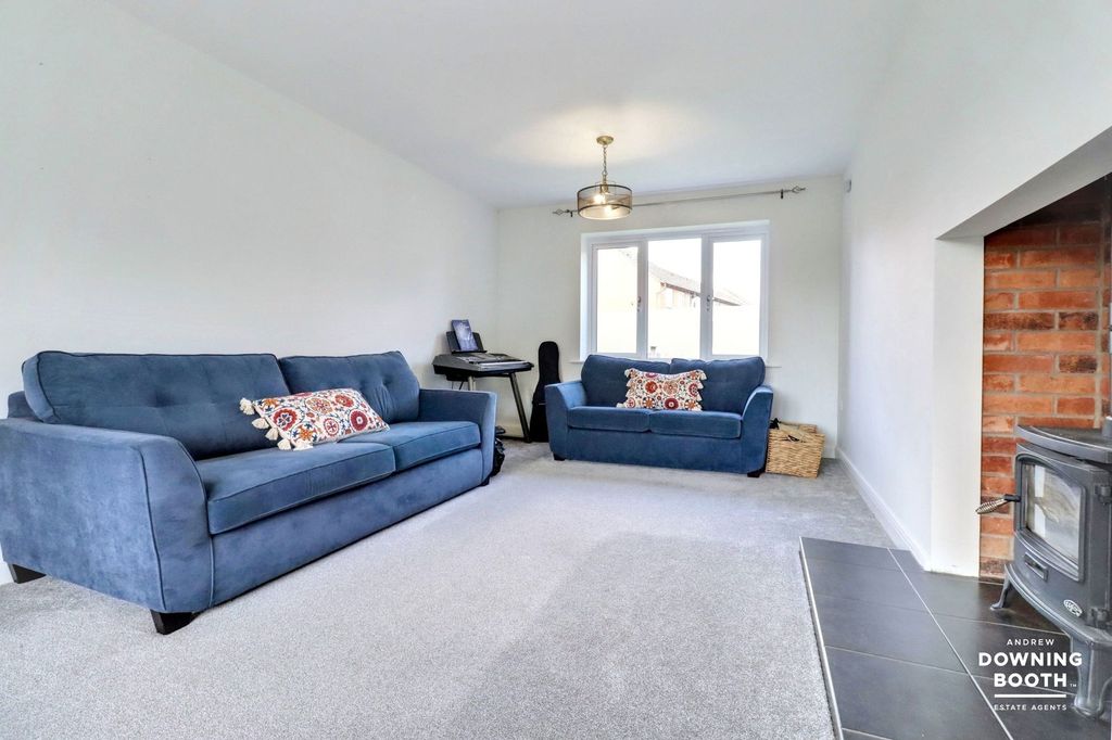 Property photo 3 of 34