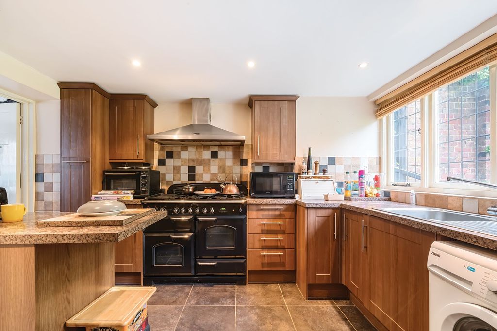 Property photo 2 of 12 Kitchen