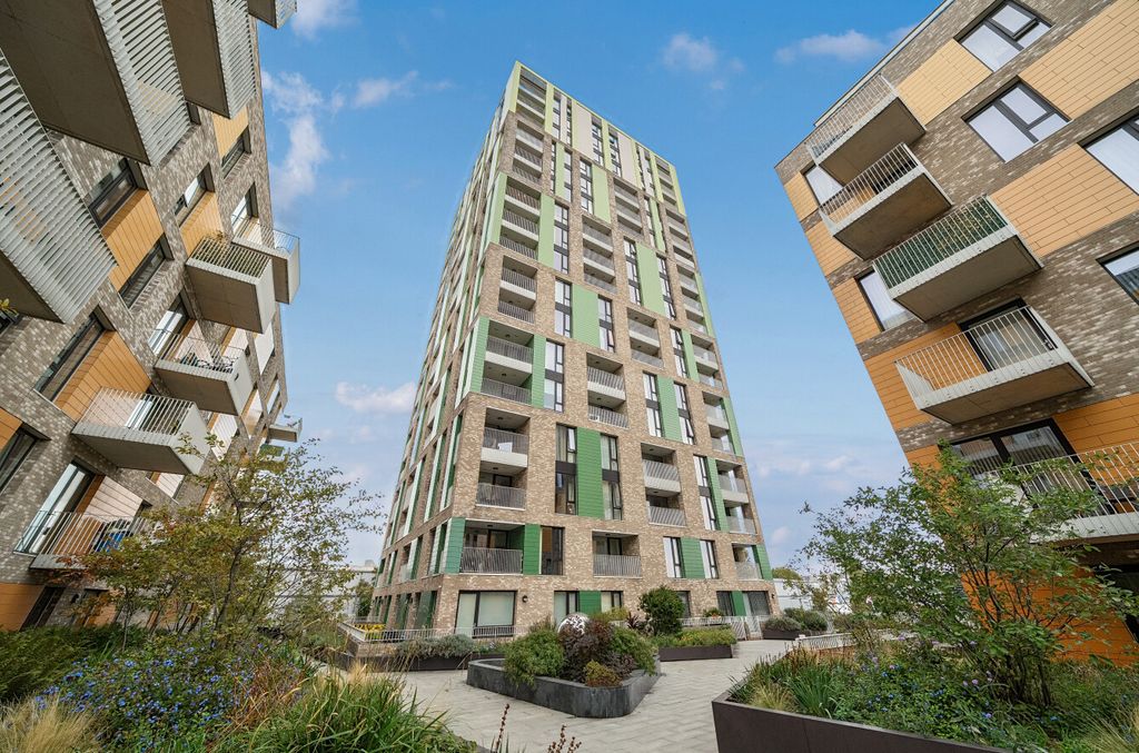 Property photo 1 of 17 1361700-2-68De9d4...