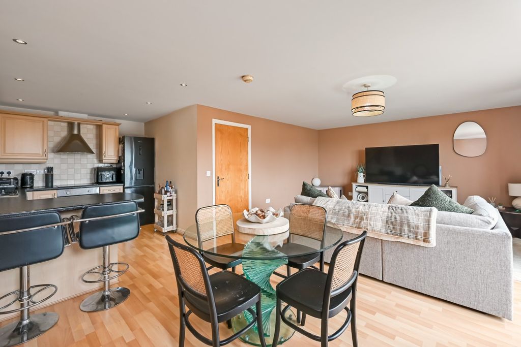 Property photo 3 of 12 Picture 3