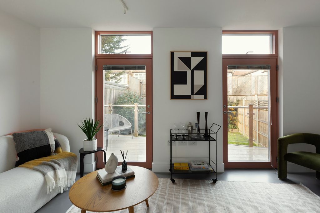 Property photo 1 of 23 327983 - Rf-Stables-Yard-Br3-016.Jpg