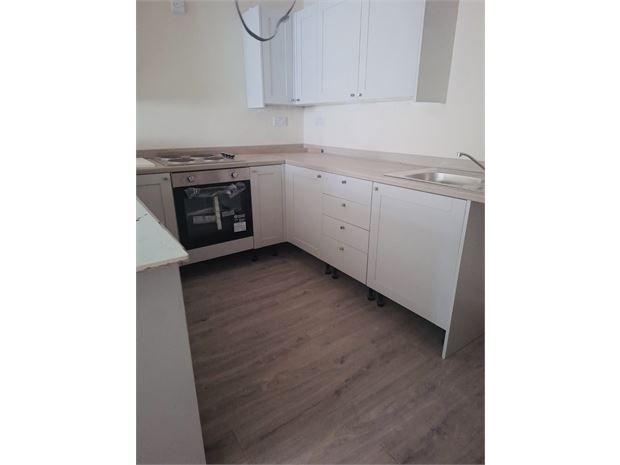 Property photo 2 of 6 Kitchen