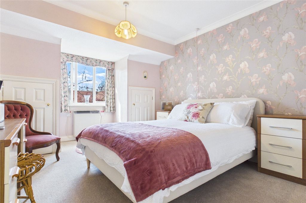 Property photo 3 of 9 Bedroom