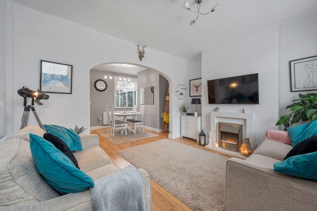 Property photo 2 of 32
