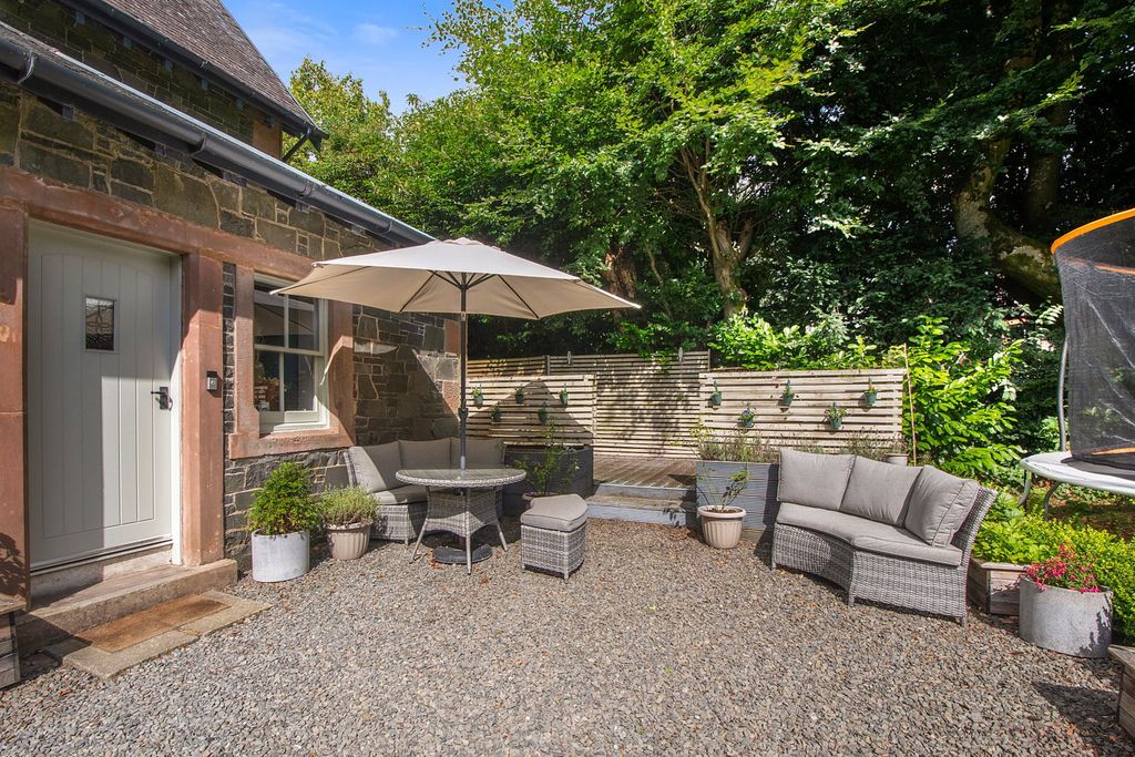 Property photo 2 of 35
