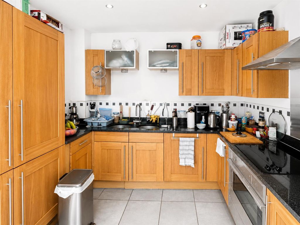 Property photo 3 of 9 Coopers Estate Agents