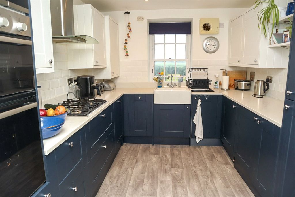 Property photo 2 of 24 Kitchen