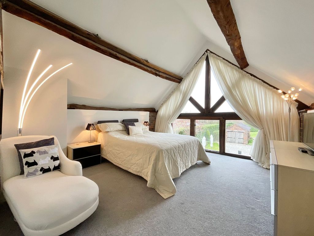 Property photo 2 of 32