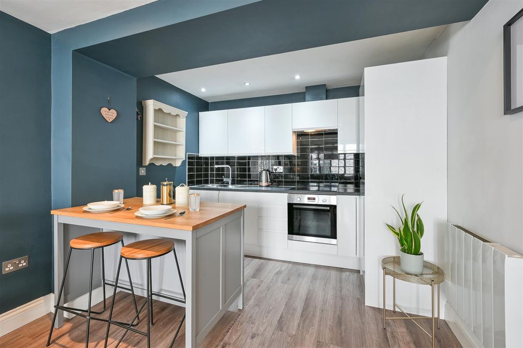 Property photo 1 of 16 Aldgate House (6).Jpg