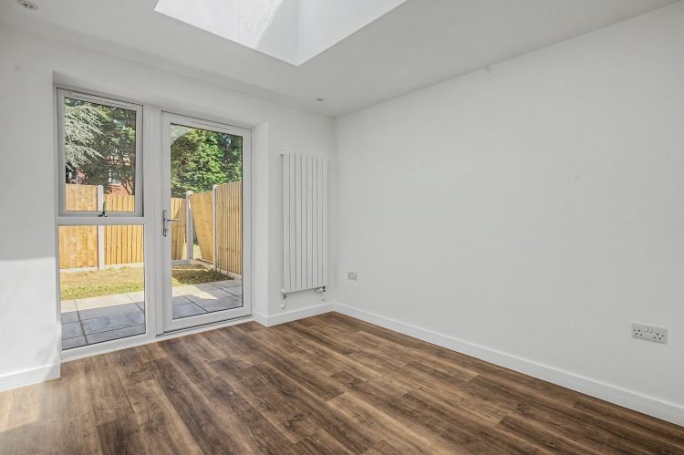 Property photo 3 of 7 328050