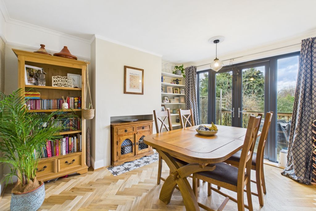 Property photo 3 of 20 Cam03162G0-Pr0388-Still004