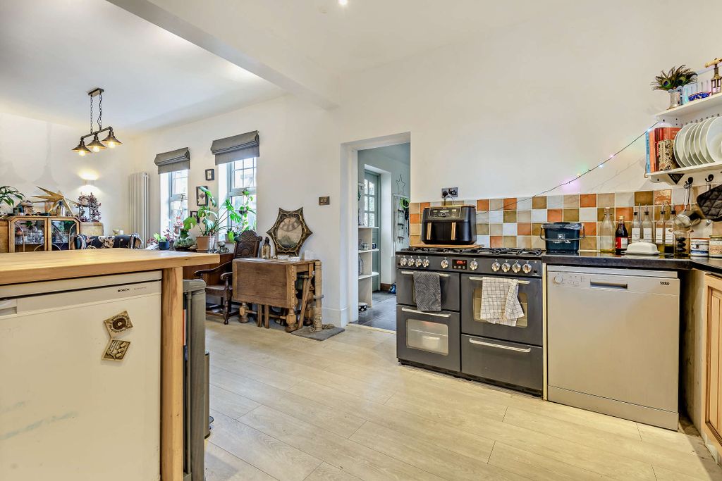 Property photo 3 of 32