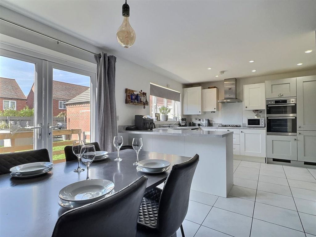 Property photo 3 of 25 Kitchen Diner