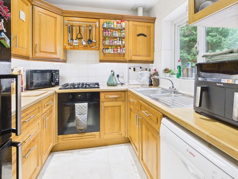 Property photo 3 of 9 Kitchen