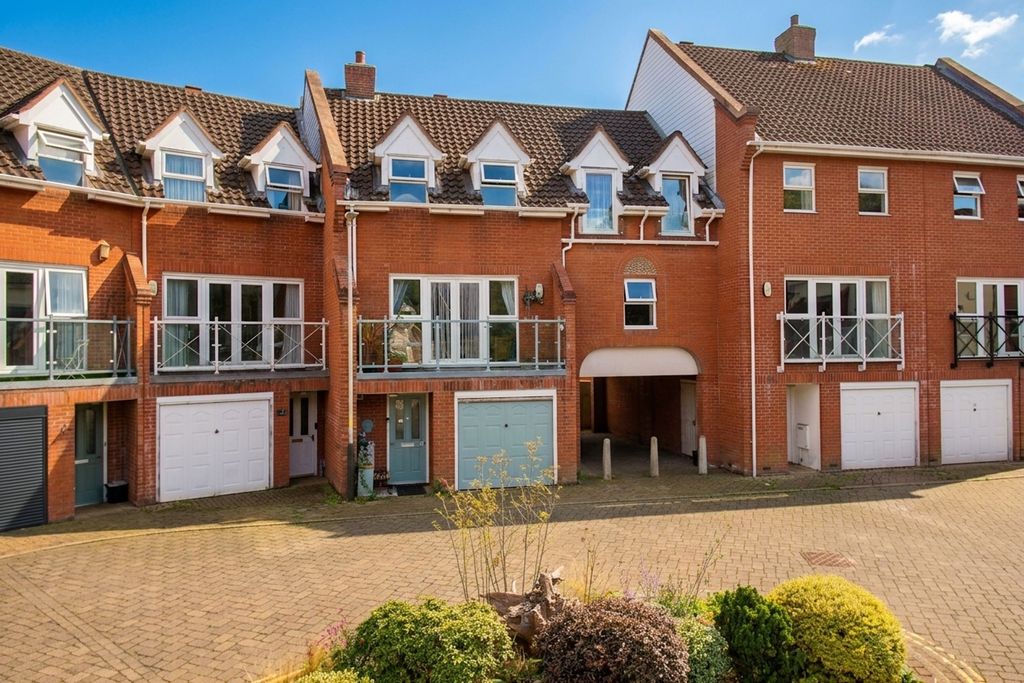 Property photo 1 of 31