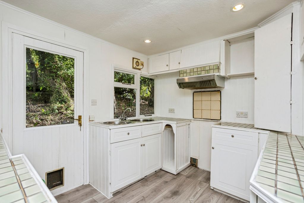 Property photo 3 of 17 Photo