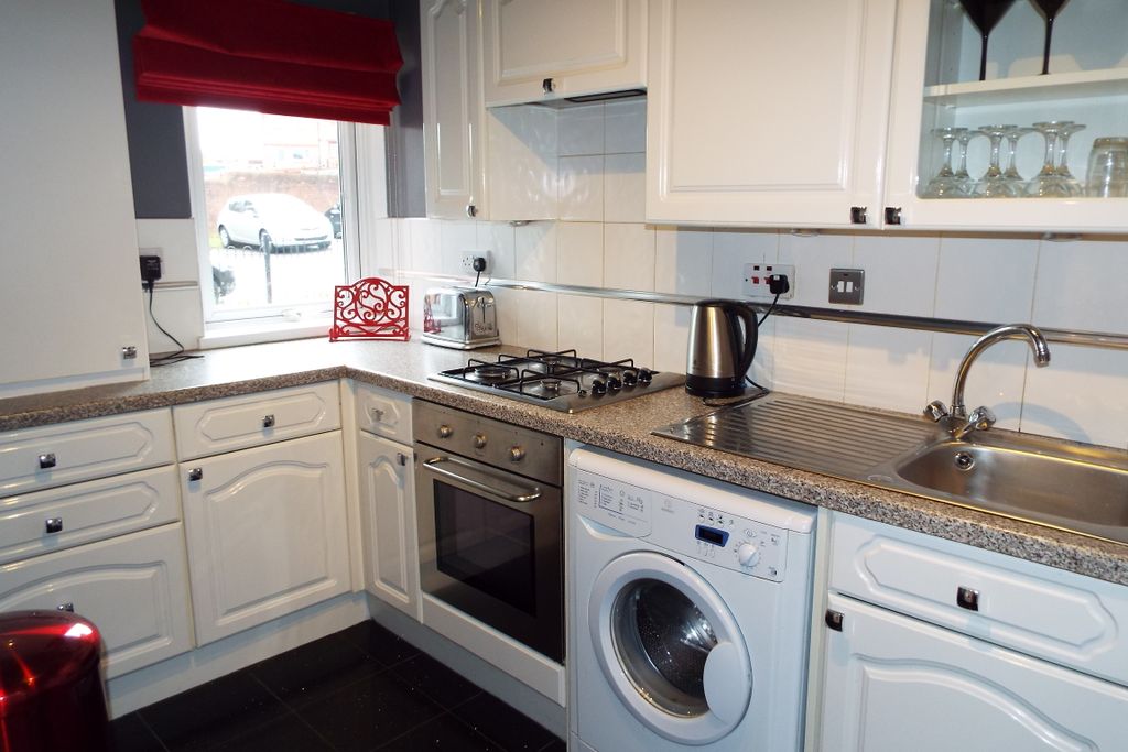 Property photo 3 of 9 Kitchen