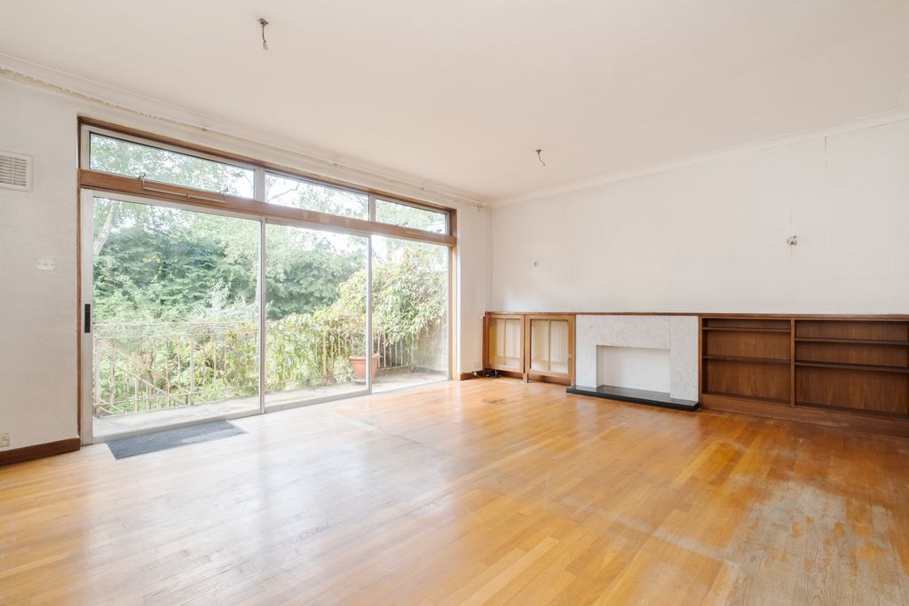 Property photo 2 of 31