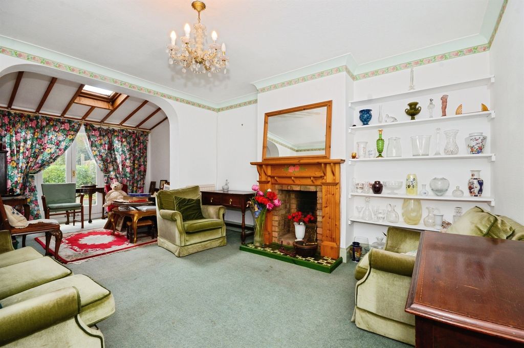 Property photo 2 of 13
