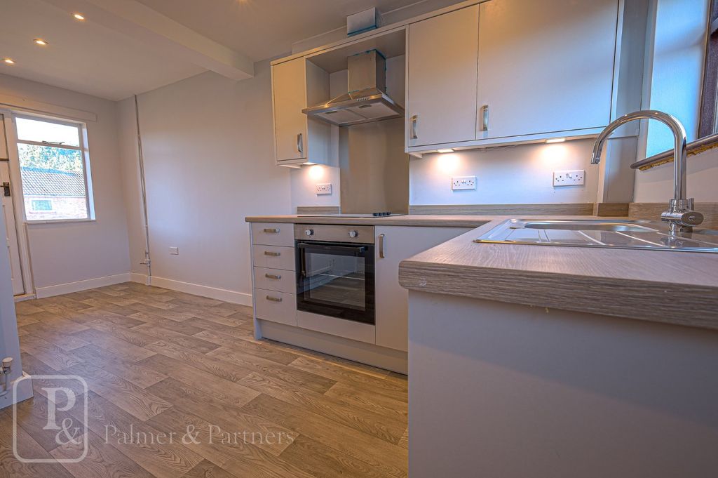 Property photo 3 of 14 Kitchen