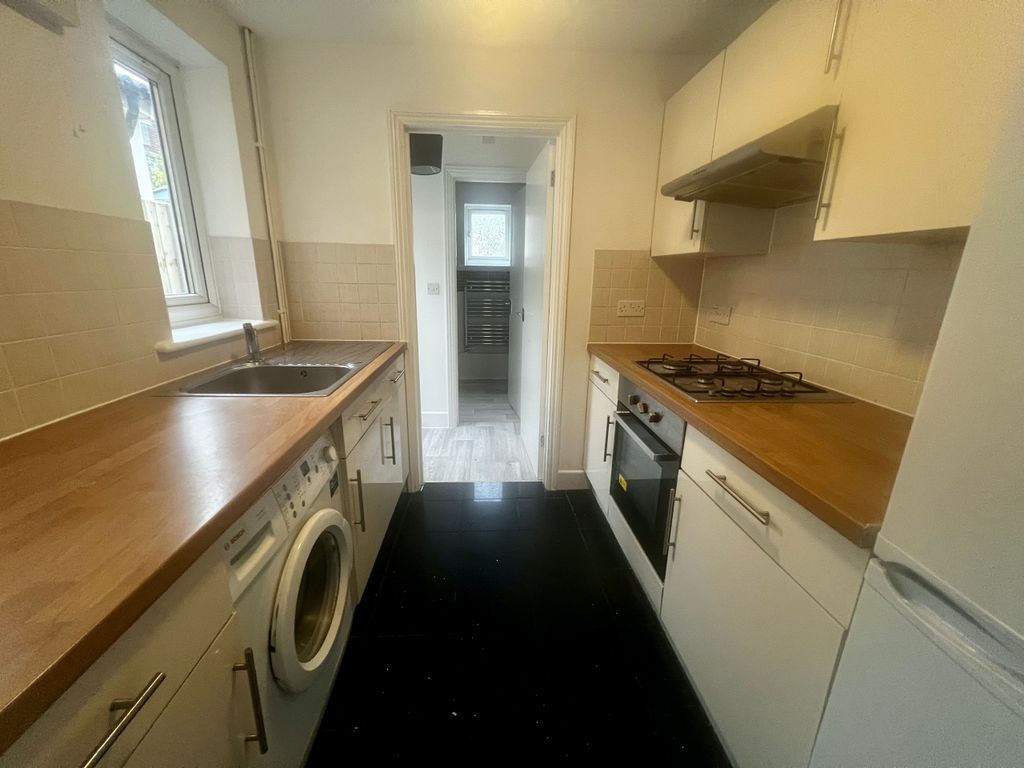 Property photo 2 of 9 Kitchen.Jpg