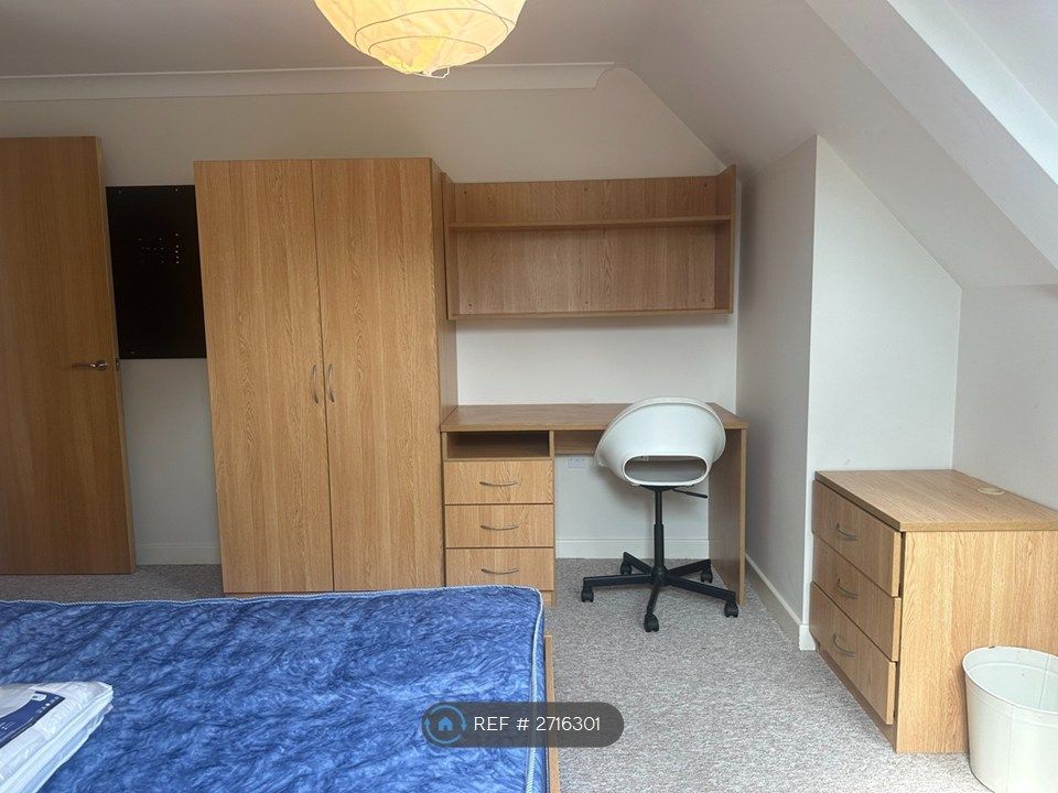 Property photo 3 of 9 Bedroom Storage And Study Space