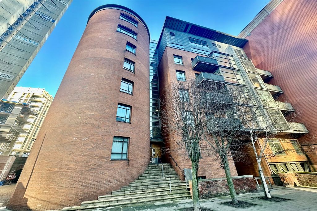 Property photo 1 of 6 (Main)