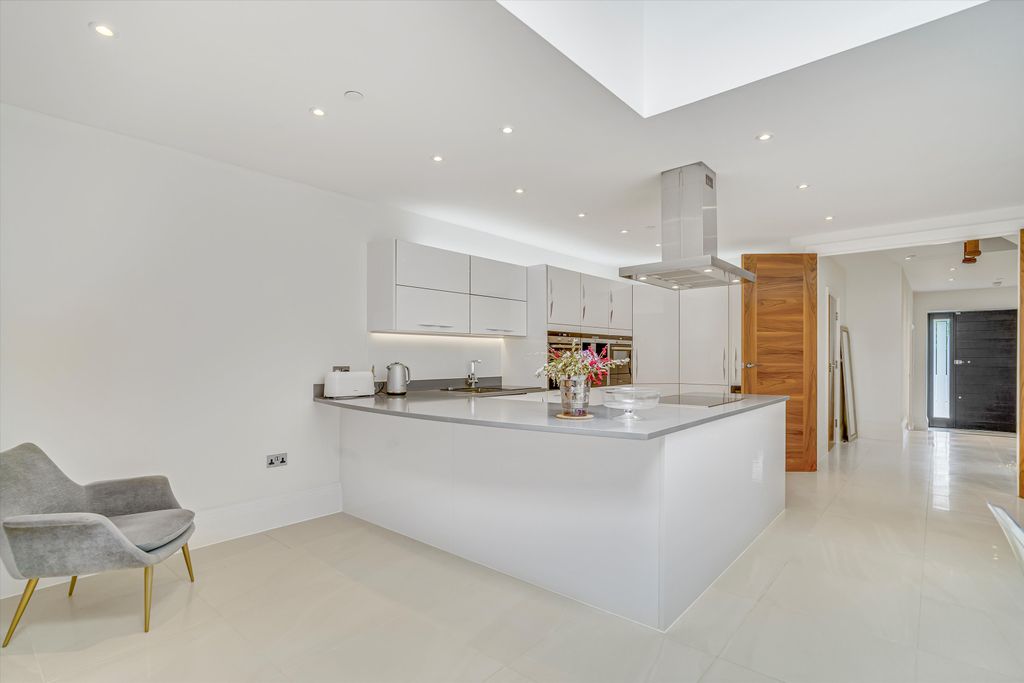 Property photo 3 of 22 Image