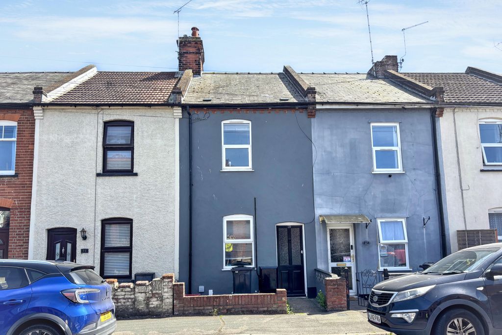 Property photo 1 of 17 29 Garland Road, Harwich, Essex, Co12 4Pb