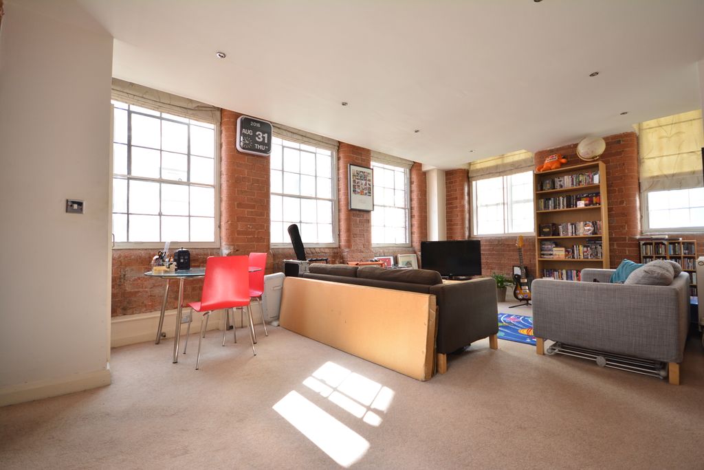 Property photo 1 of 7 Lounge