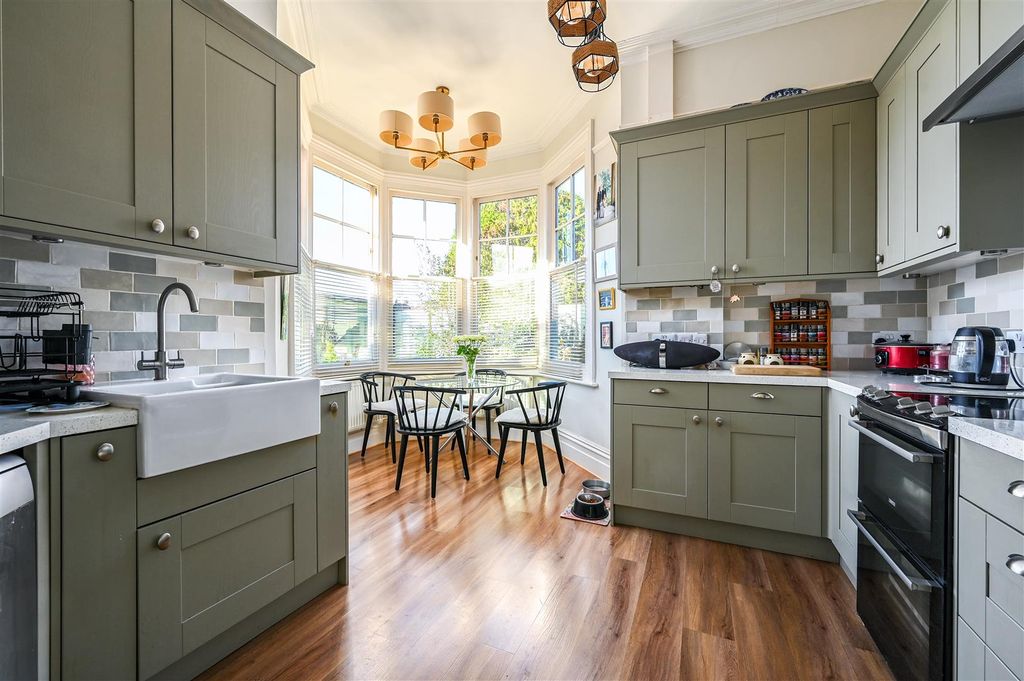 Property photo 2 of 43 43A Sutherland Avenue - Tn93Ql (1).Jpg