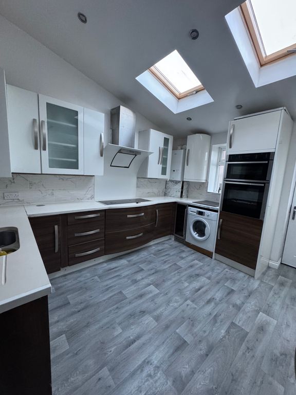 Property photo 1 of 7 Kitchen