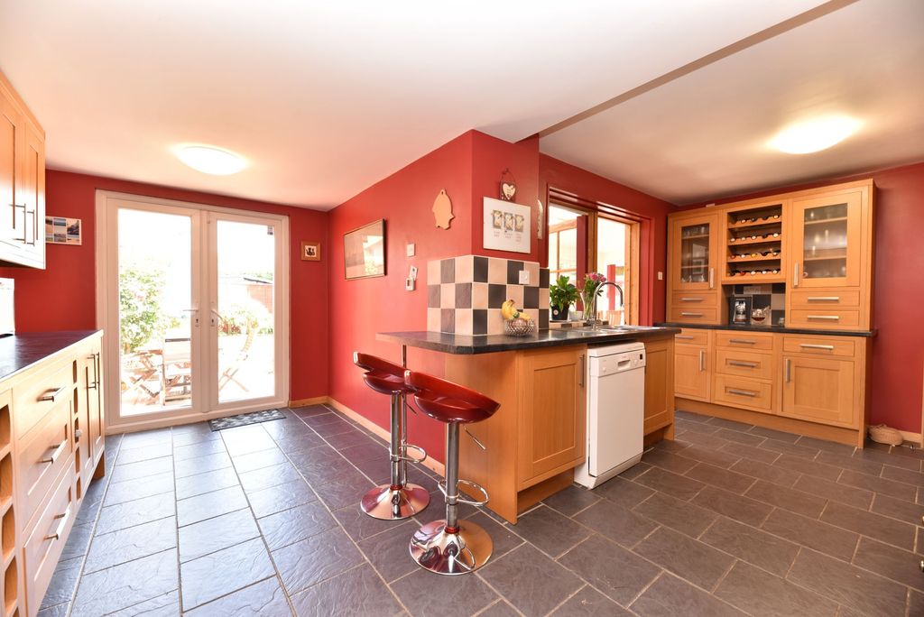 Property photo 2 of 24