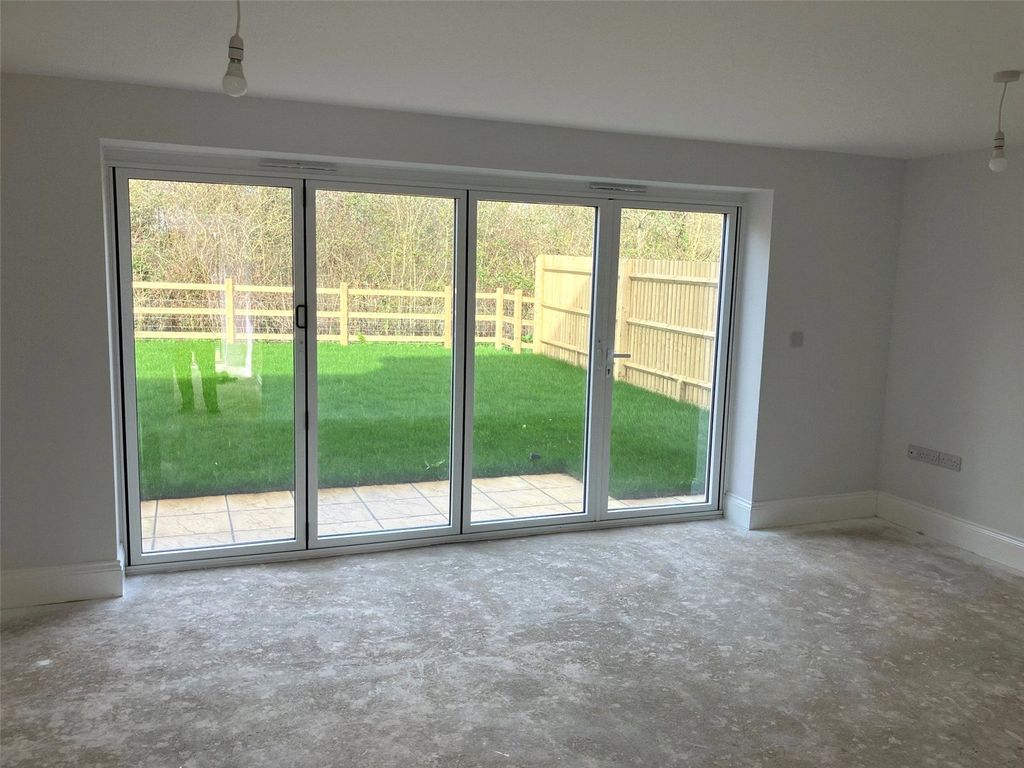 Property photo 3 of 7 Picture No. 12