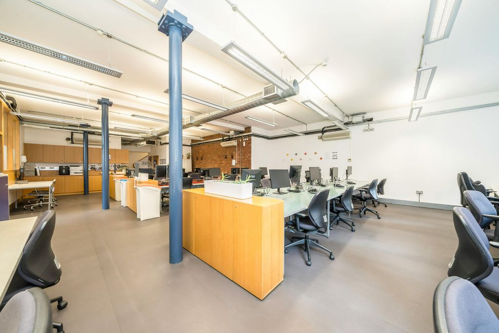 Property photo 2 of 9 170172 Tower Bridge Road Ground Floor Internal 2.Jpg
