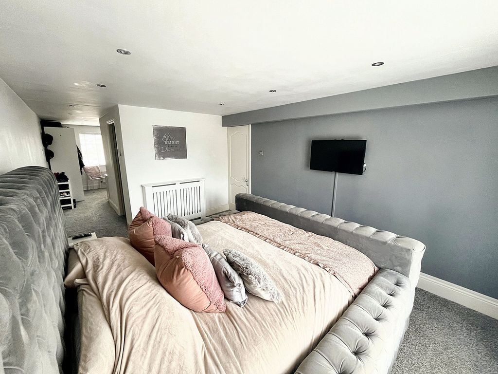 Property photo 3 of 40