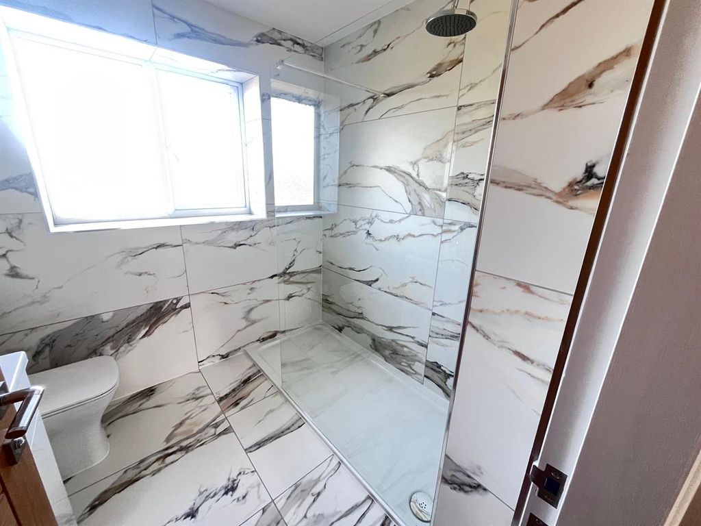 Property photo 3 of 9 Bathroom (2).Jpg