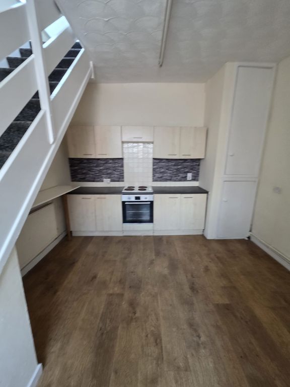 Property photo 3 of 8 Kitchen