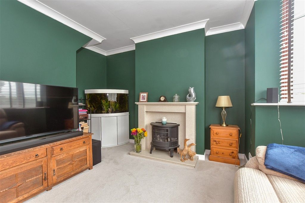 Property photo 3 of 14 Lounge