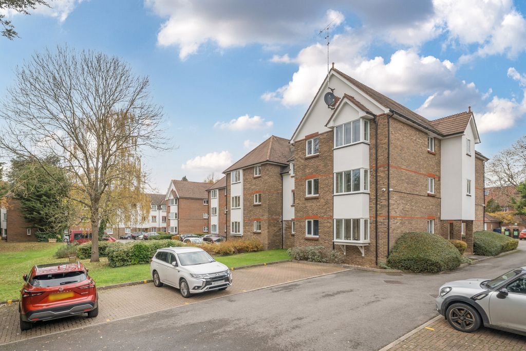 Property photo 1 of 20 1376742-13-690B4A...