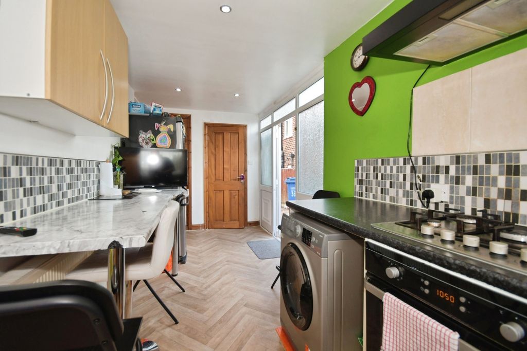 Property photo 3 of 17 Pbox-Img.Jpg